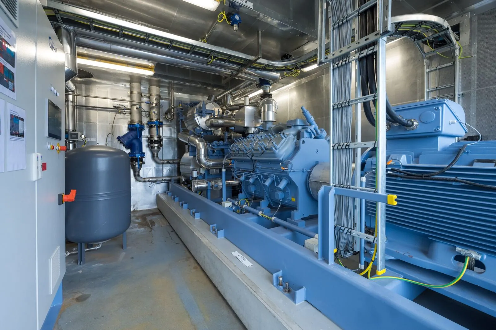 La salle des machines du projet gaz vert et récupération de chaleur chez Aquafin à Gand