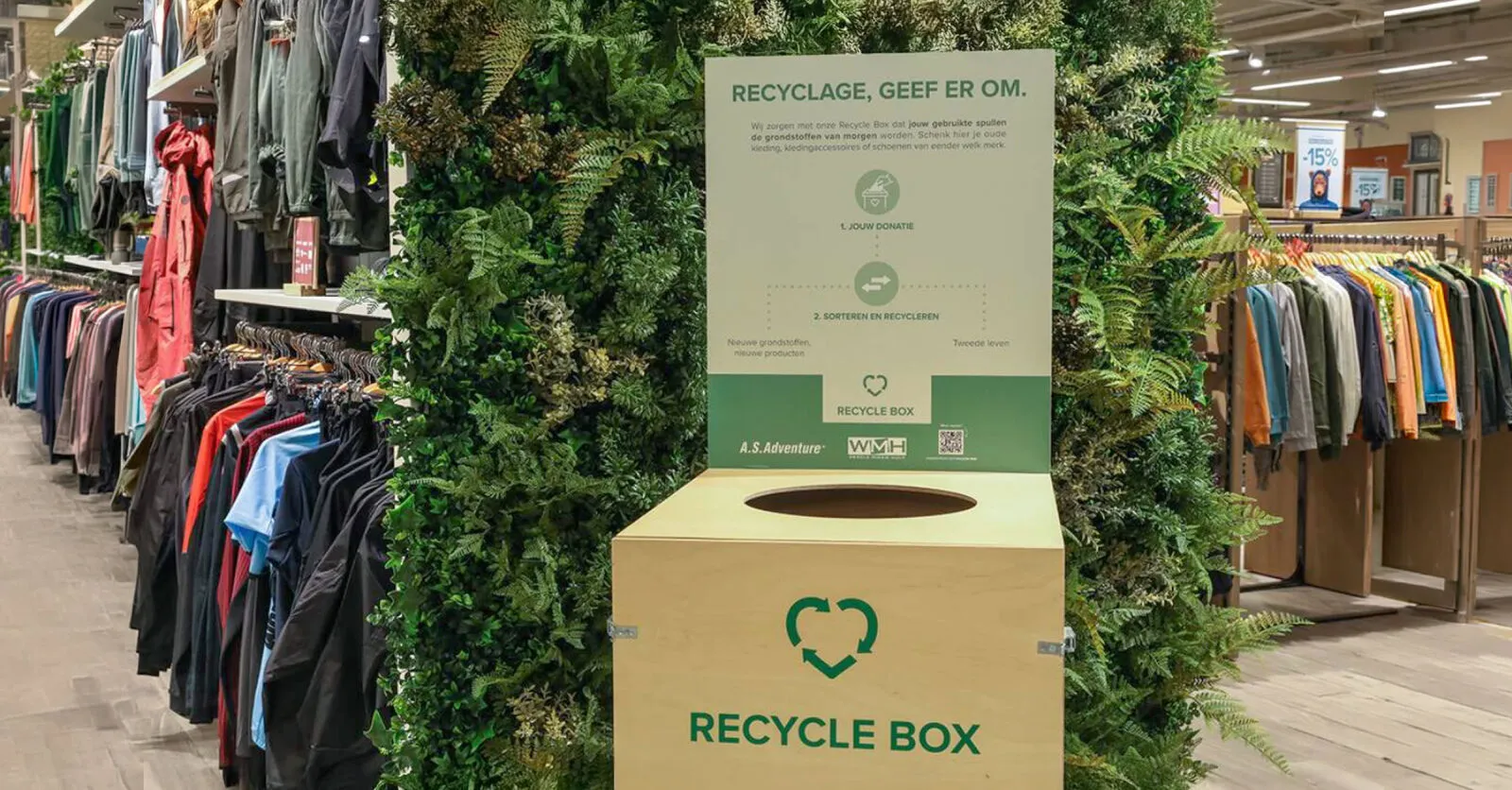 Bac de recyclage dans un magasin A.S.Adventure