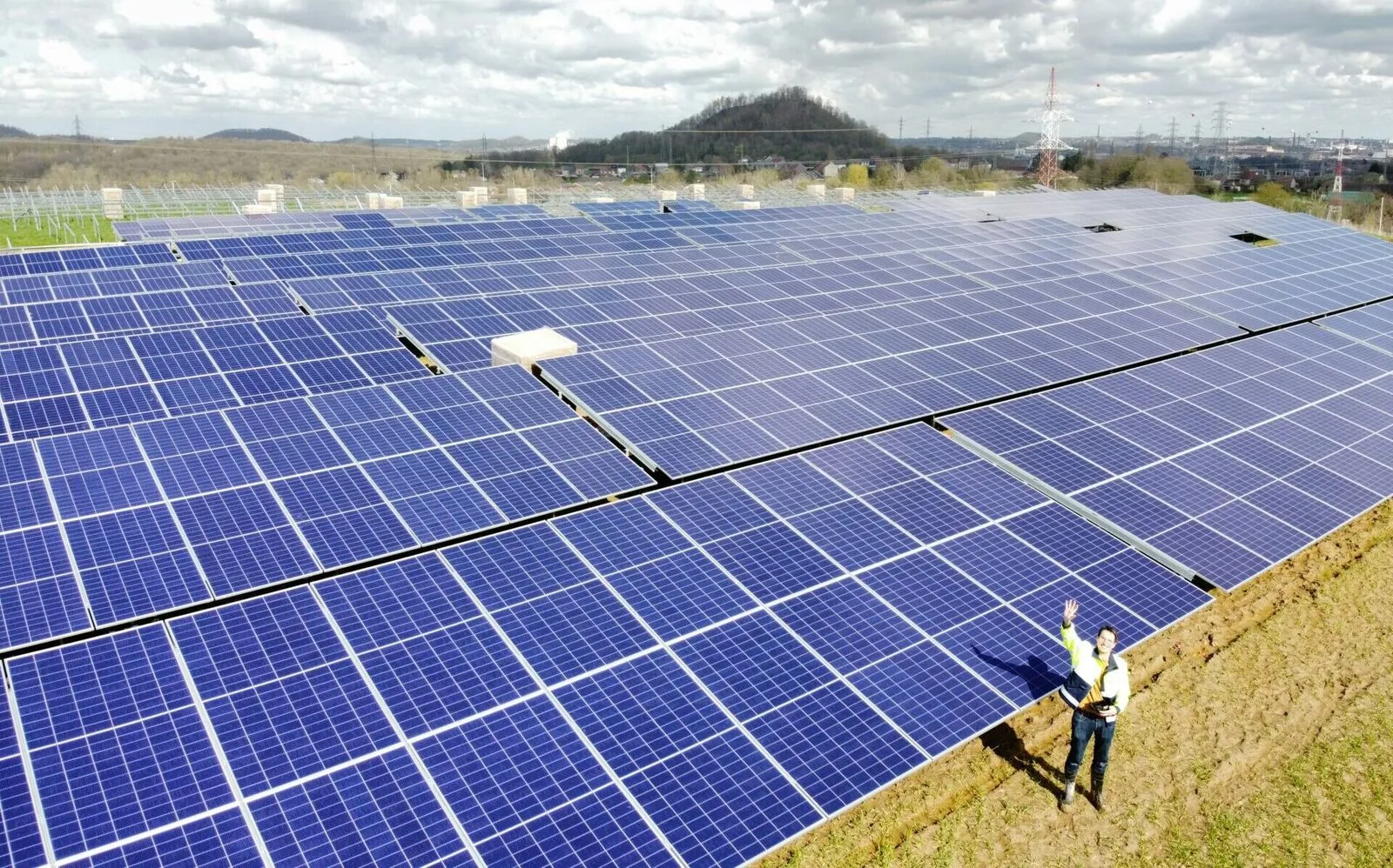 Centrale solaire au sol sur le site de carrière des Calcaires de la Sambre