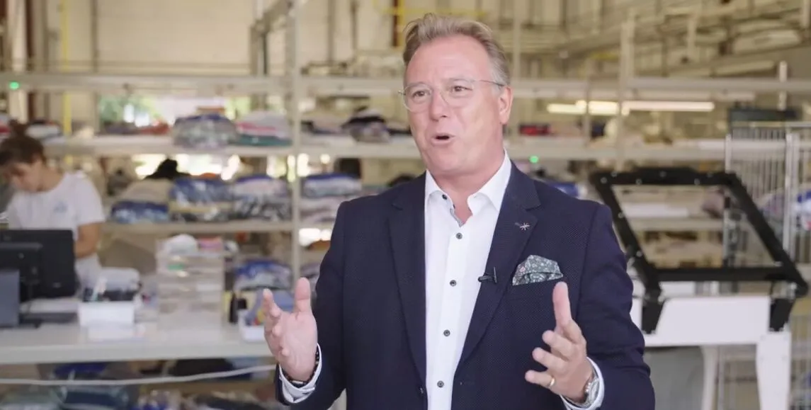 Martin Philippart de Foy, CEO de Cool Pressing, dans l'atelier de l'entreprise, participante à la première édition du PME Green Challenge
