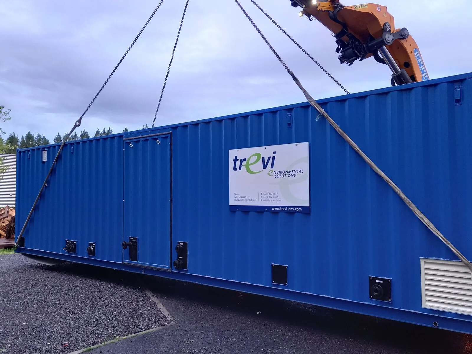 Gecontaineriseerde installatie voor ultrafiltratie en omgekeerde osmose wordt geplaatst bij een pluimveeslachterij
