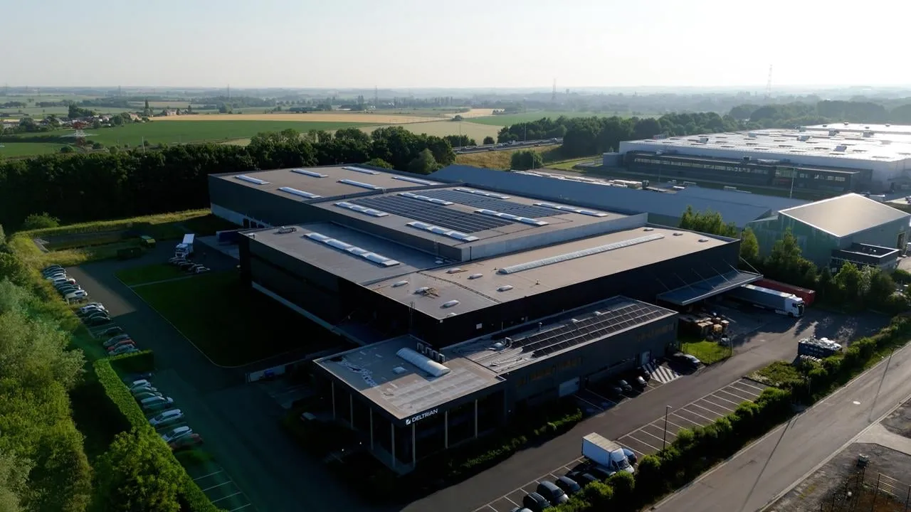 Vue aérienne du site de production de Deltrian à Fleurus