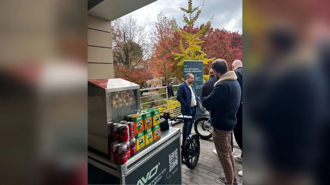 Demo Day Avo'Mobility sur le site d'une entreprise, avec des vélos électriques à l'essai