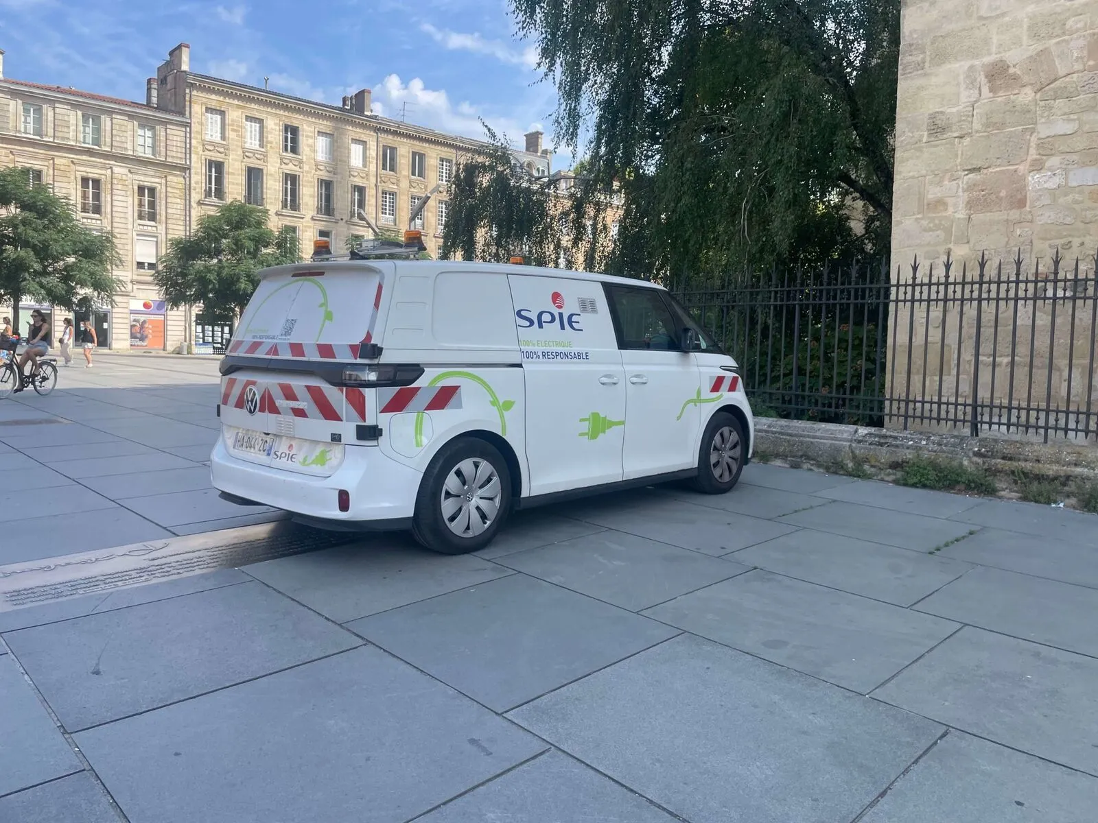 Un utilitaire électrique de service en circulation à Bruxelles