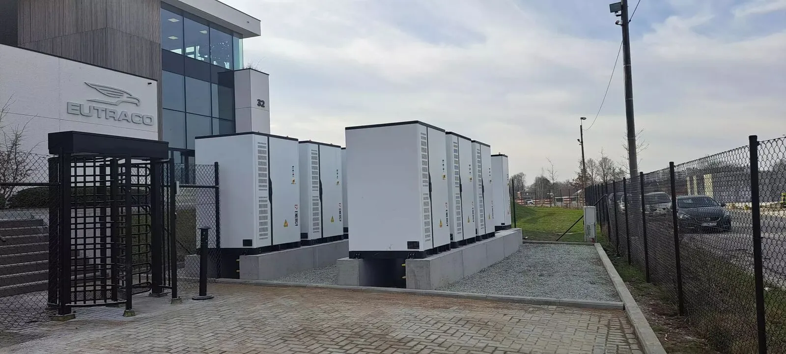 Batterijopslag op het logistieke platform van Eutraco in Willebroek