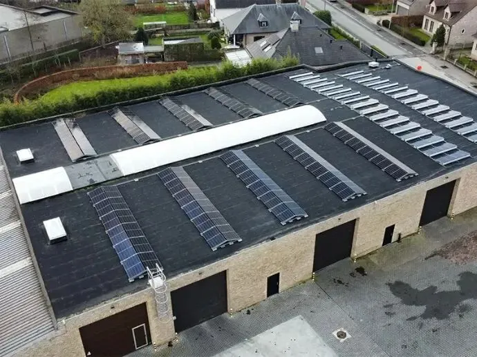 Zonnepanelen op de daken van het bedrijvenpark van Fico Energy