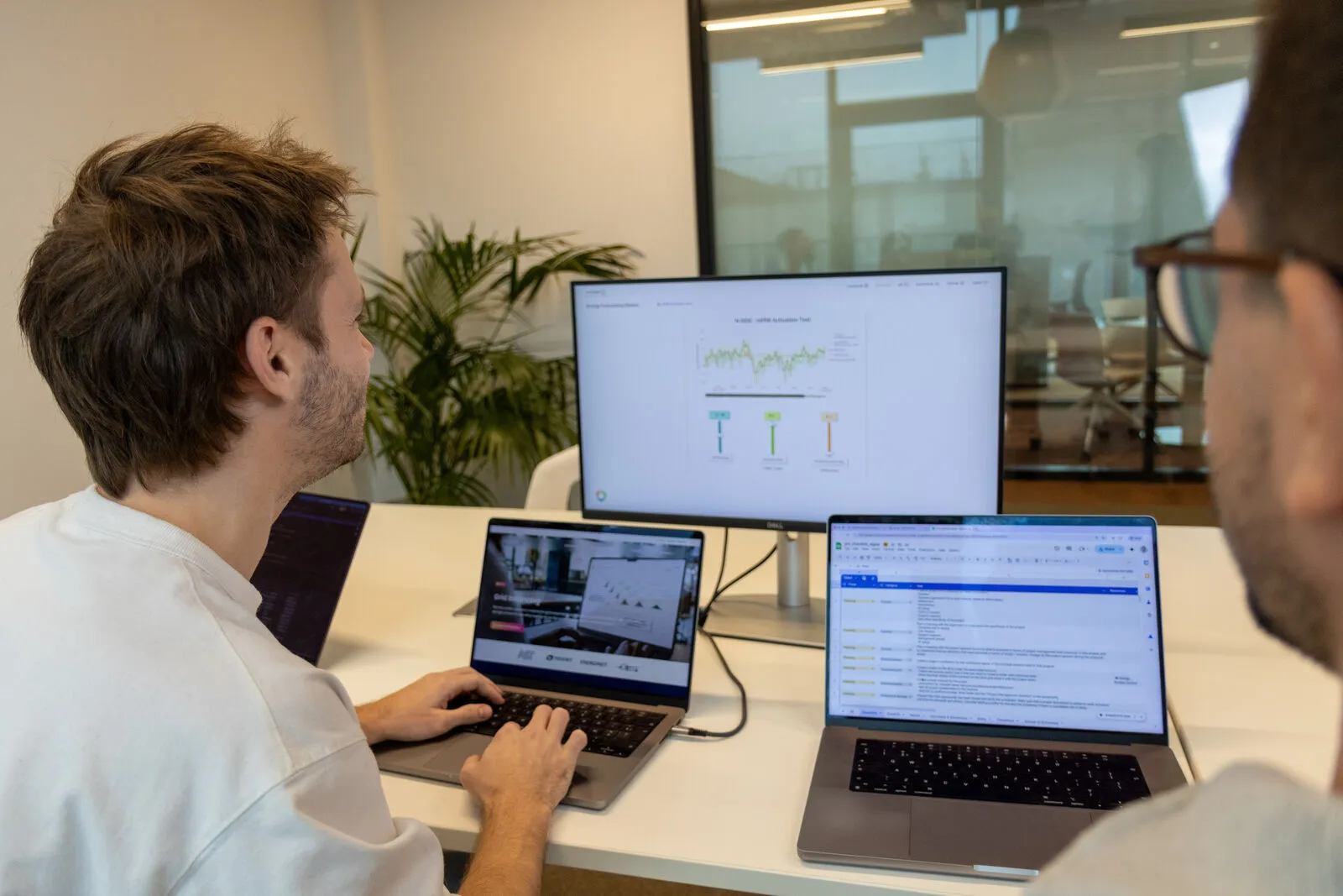 Des ingénieurs N-SIDE travaillent sur des modèles d'optimisation du réseau