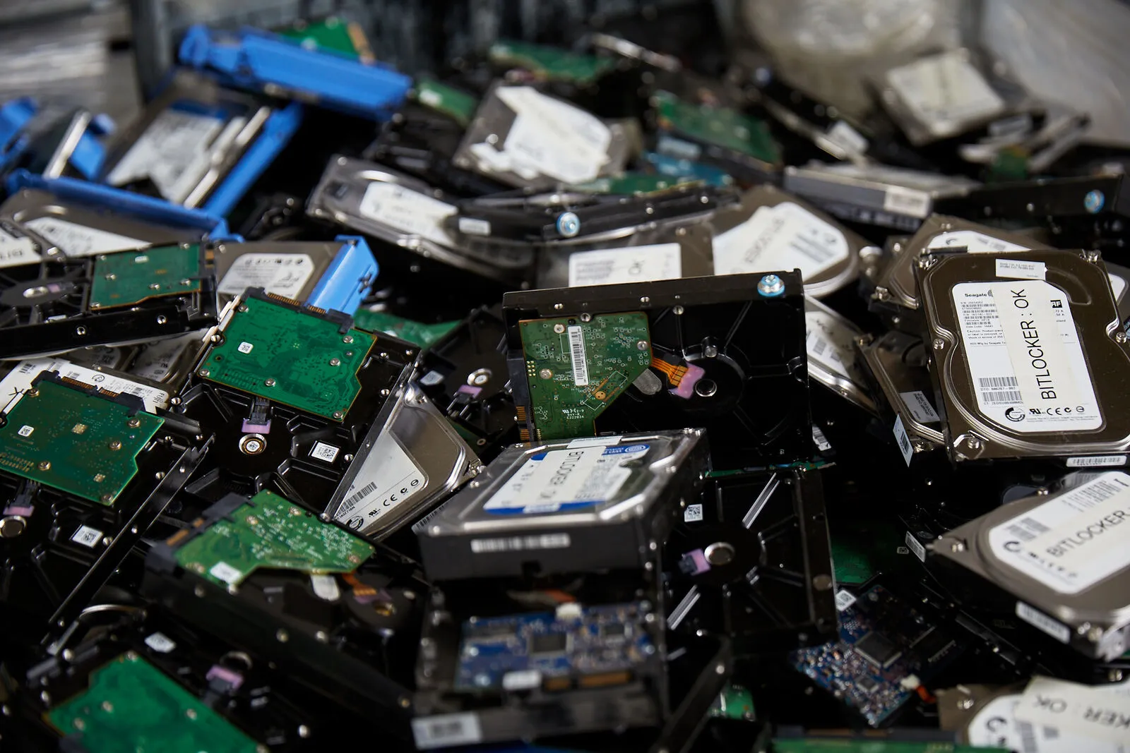Disques durs collectés pour une destruction de données certifiée