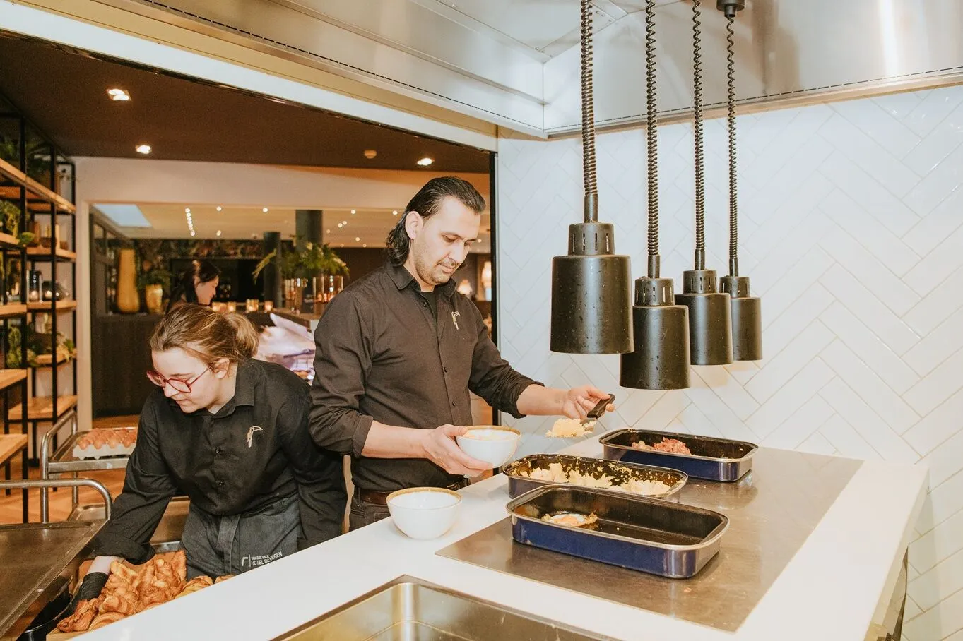 L'équipe de cuisine du Van der Valk Hotel Beveren au travail pendant la mesure du gaspillage