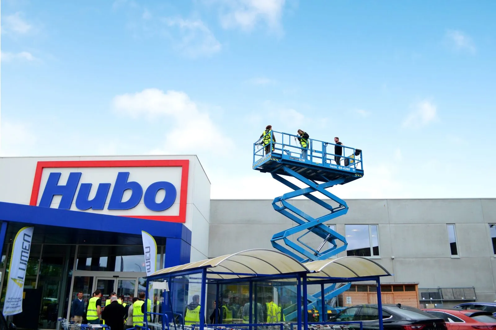 Lancement du projet solaire, stockage et recharge au magasin Hubo de Zonhoven