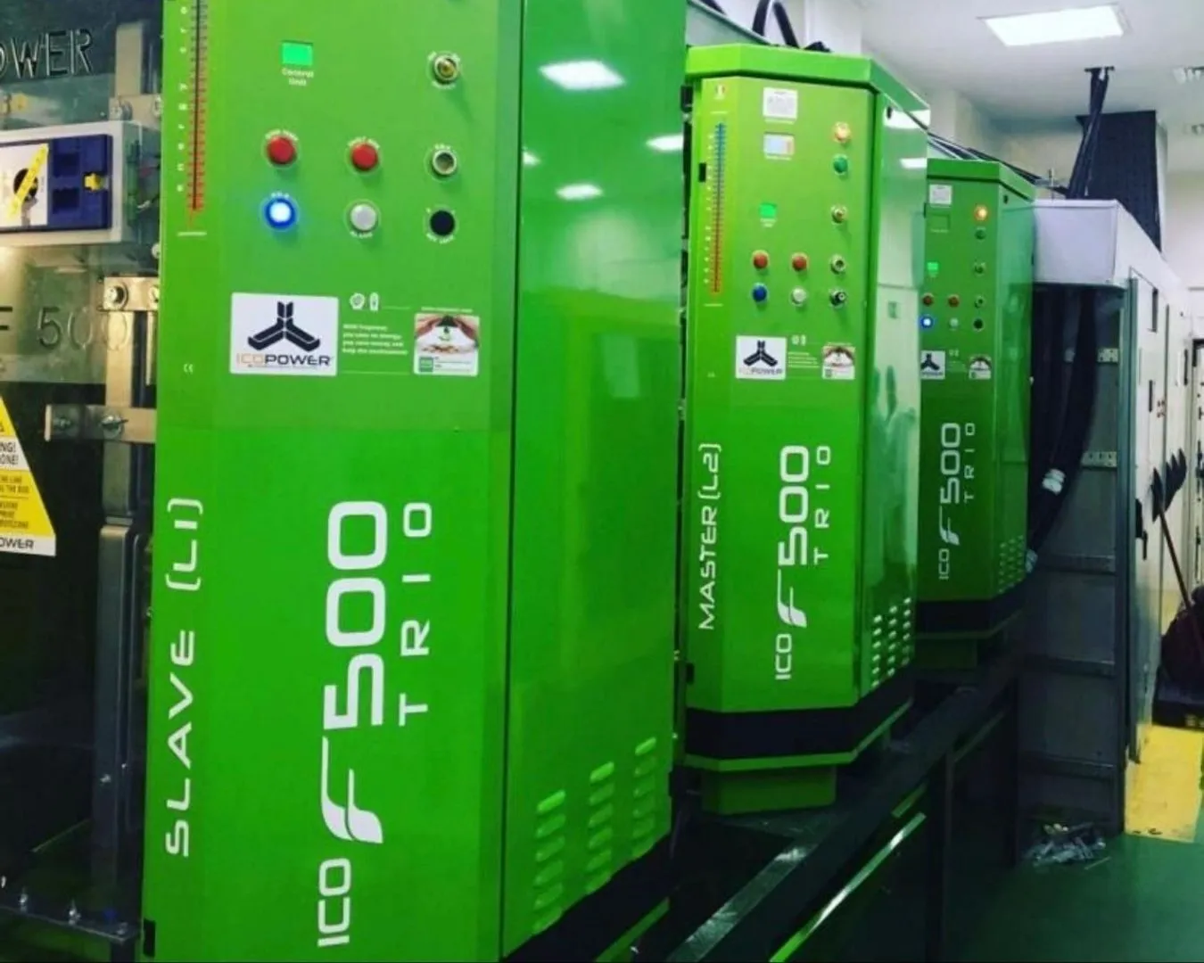 Meerdere ICO-F500-units in een industriële technische ruimte