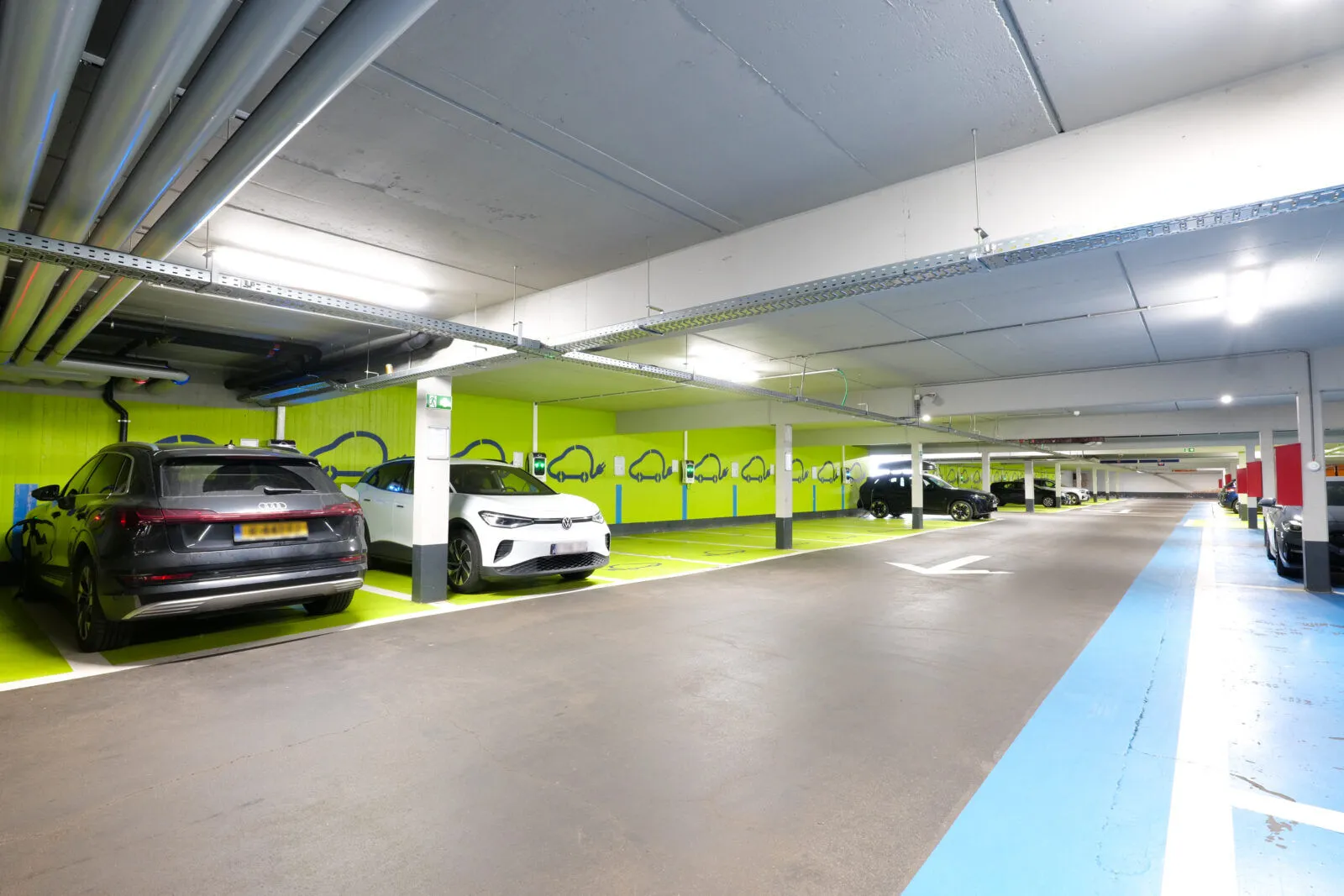 De ondergrondse parking van Indigo in Leuven na de overstap naar LED met bewegingssensoren en nachtmodus