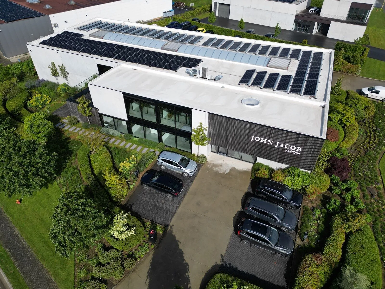 Zonnepanelen op het hoofdkantoor van John Jacob