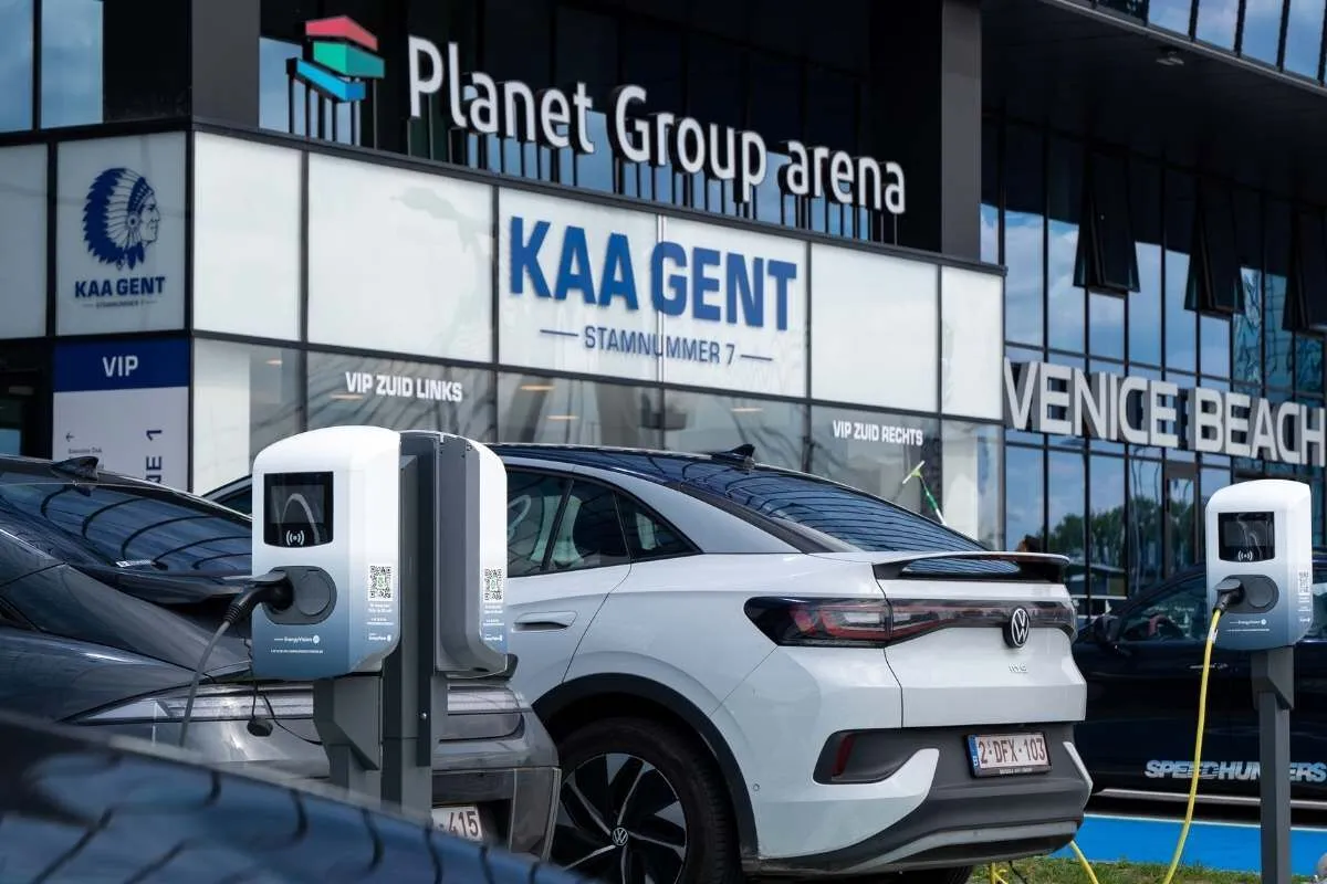 Laadpalen van EnergyVision voor de Planet Group Arena van KAA Gent