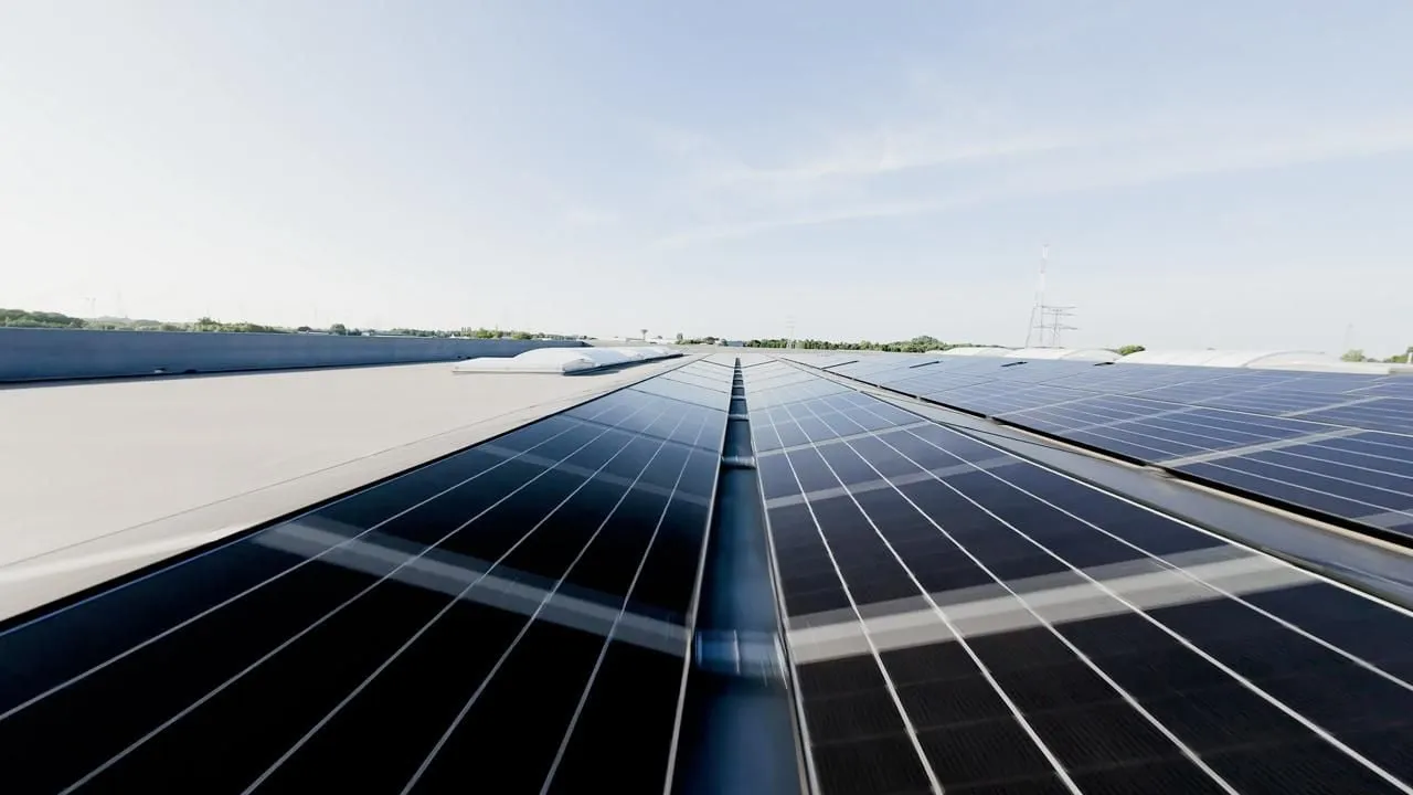 Panneaux solaires en toiture optimisés par WISE. Brain pour Maison Dandoy