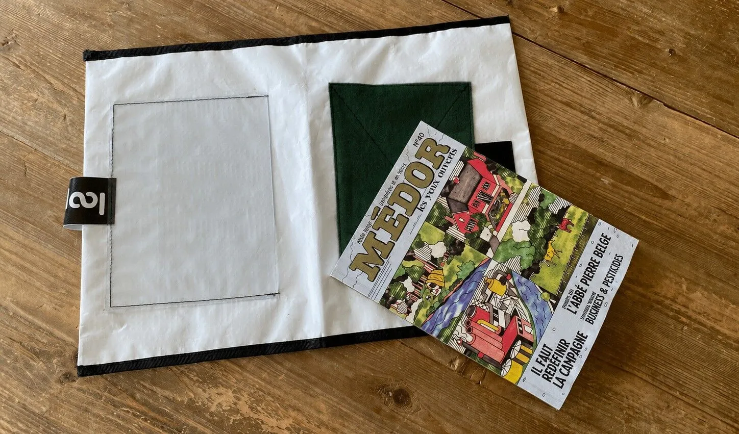 Enveloppe réutilisable utilisée par Médor pour livrer les librairies