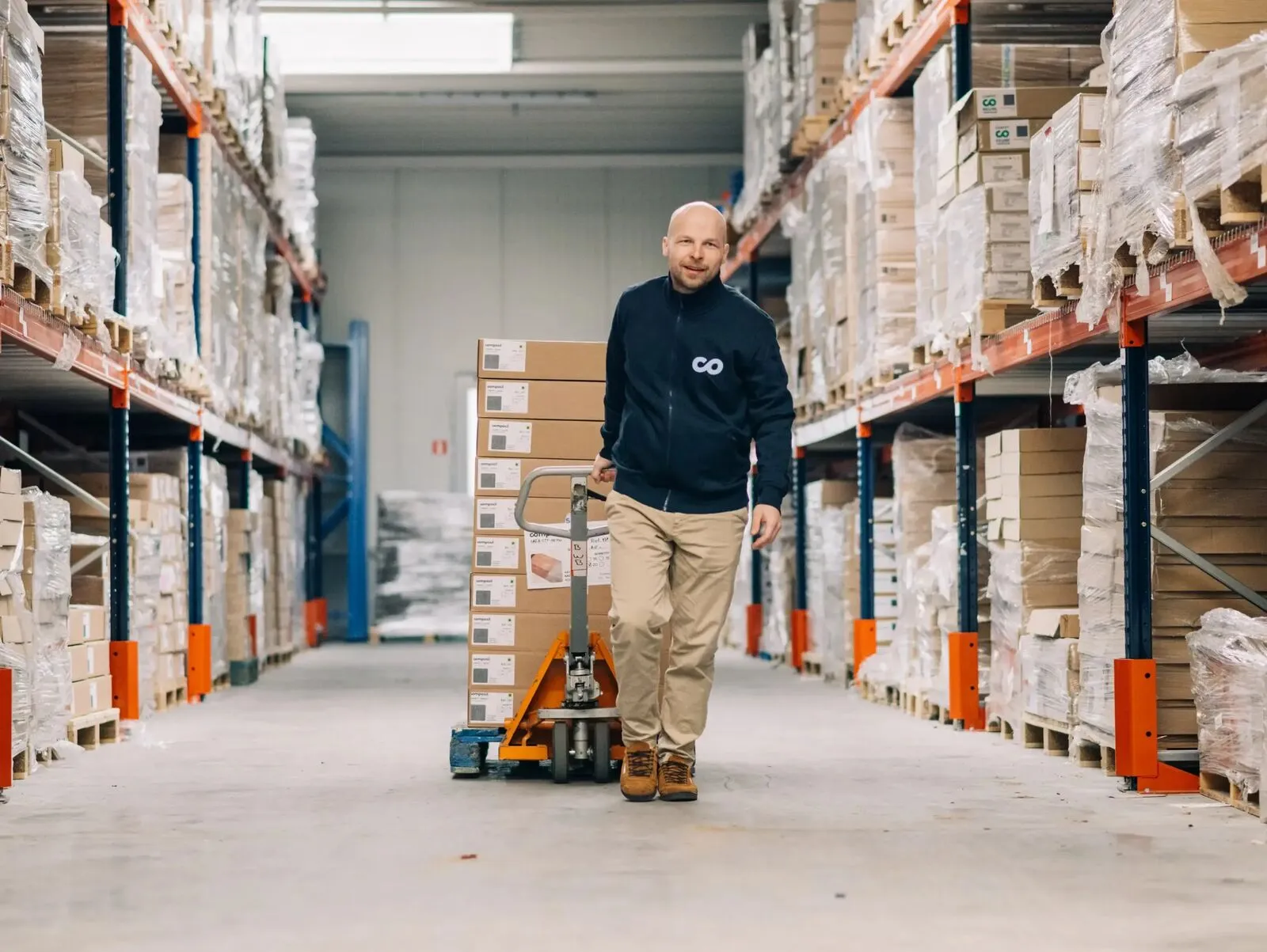 L'entrepôt Composil où les dalles reconditionnées sont stockées avant réemploi