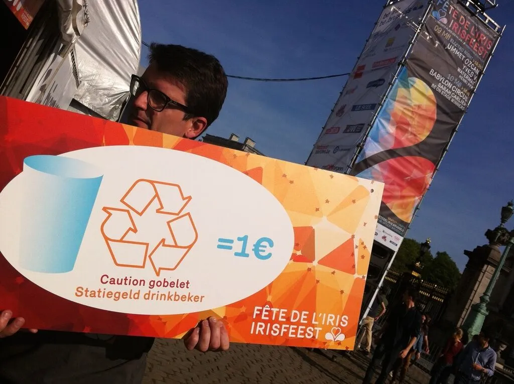Gobelets réutilisables consignés lors d'un événement public bruxellois