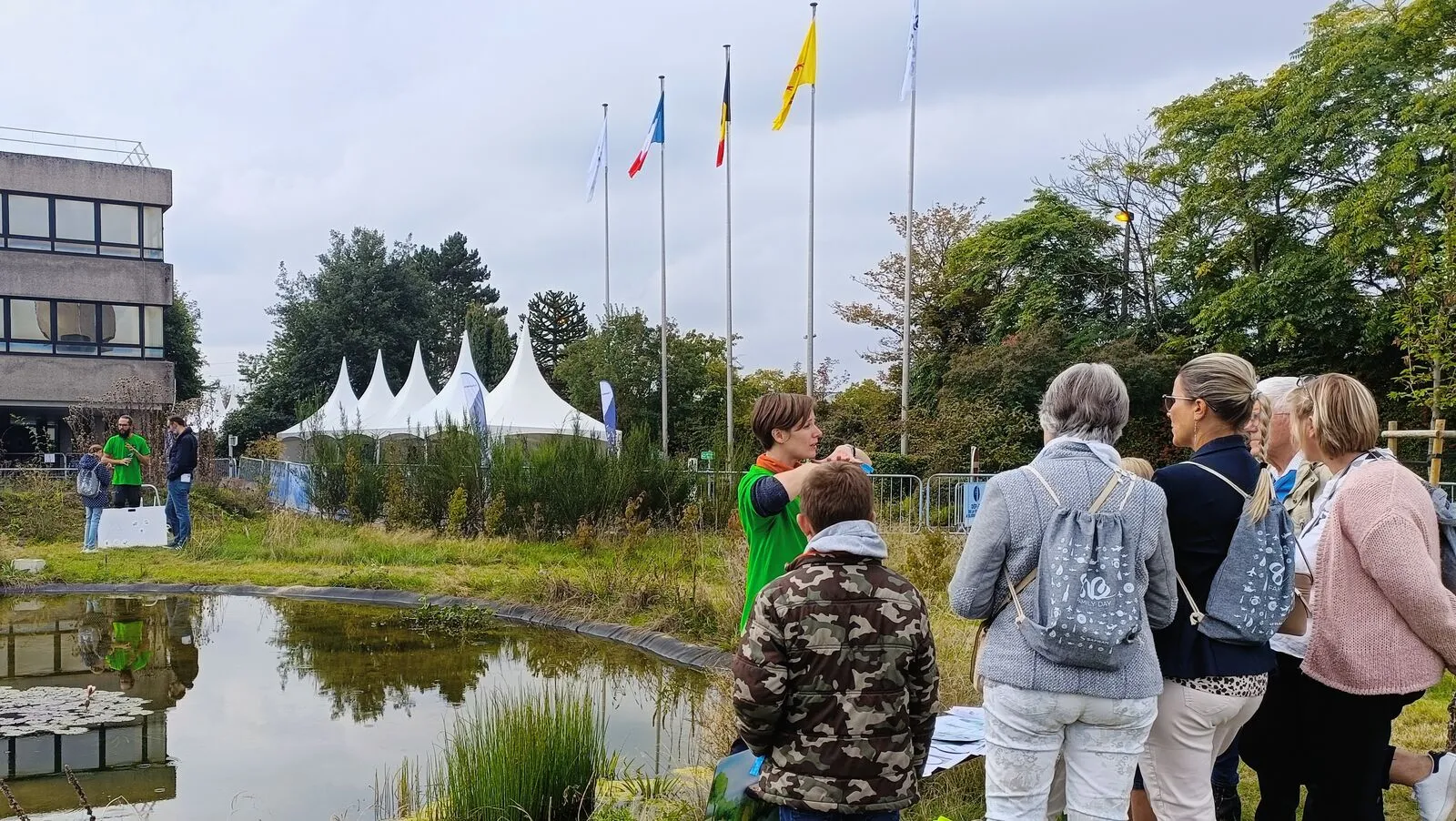 Biodiversiteitsworkshop bij een poel op de familiedag van Safran Aero Boosters