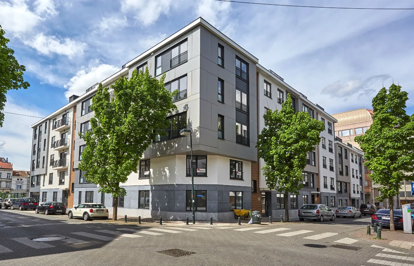 L'immeuble à appartements SFAR à un coin de rue à Bruxelles