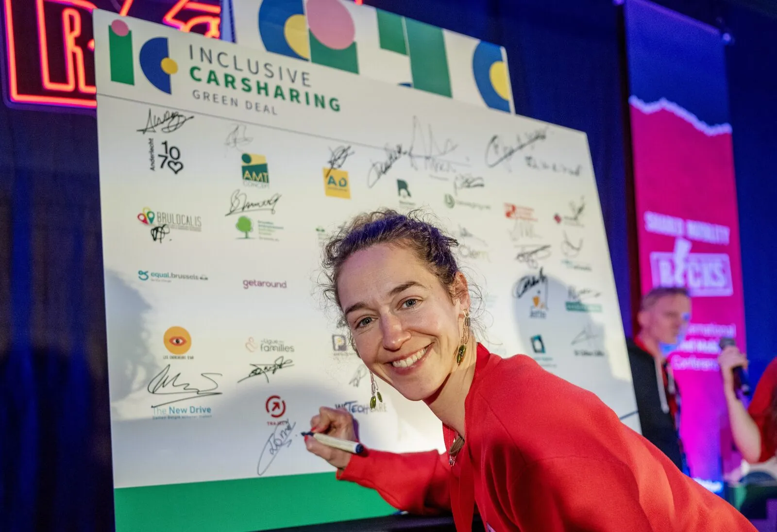 Signature du Green Deal autopartage inclusif lors d'un événement sur la mobilité partagée