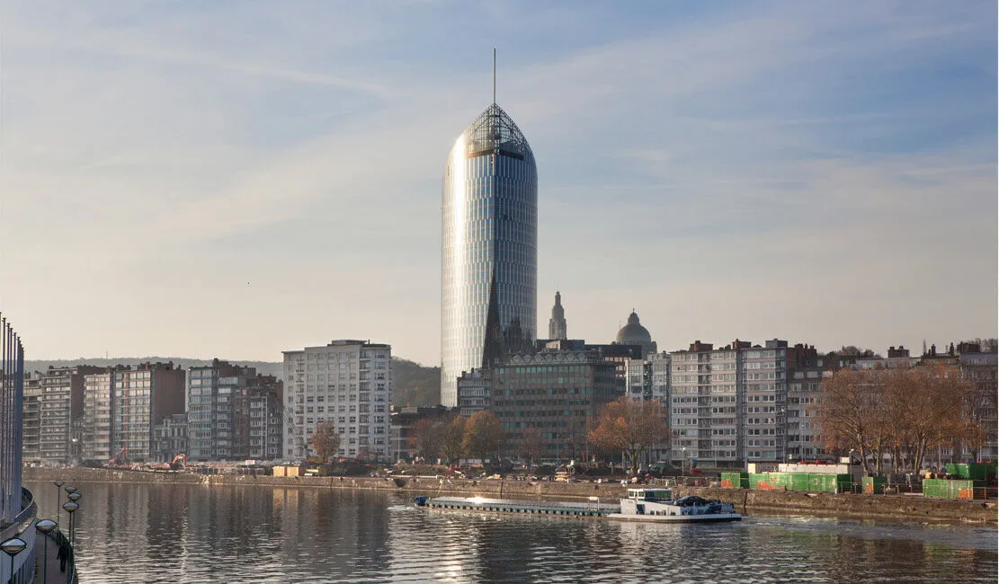 La Tour Paradis à Liège, vue depuis l'autre rive de la Meuse