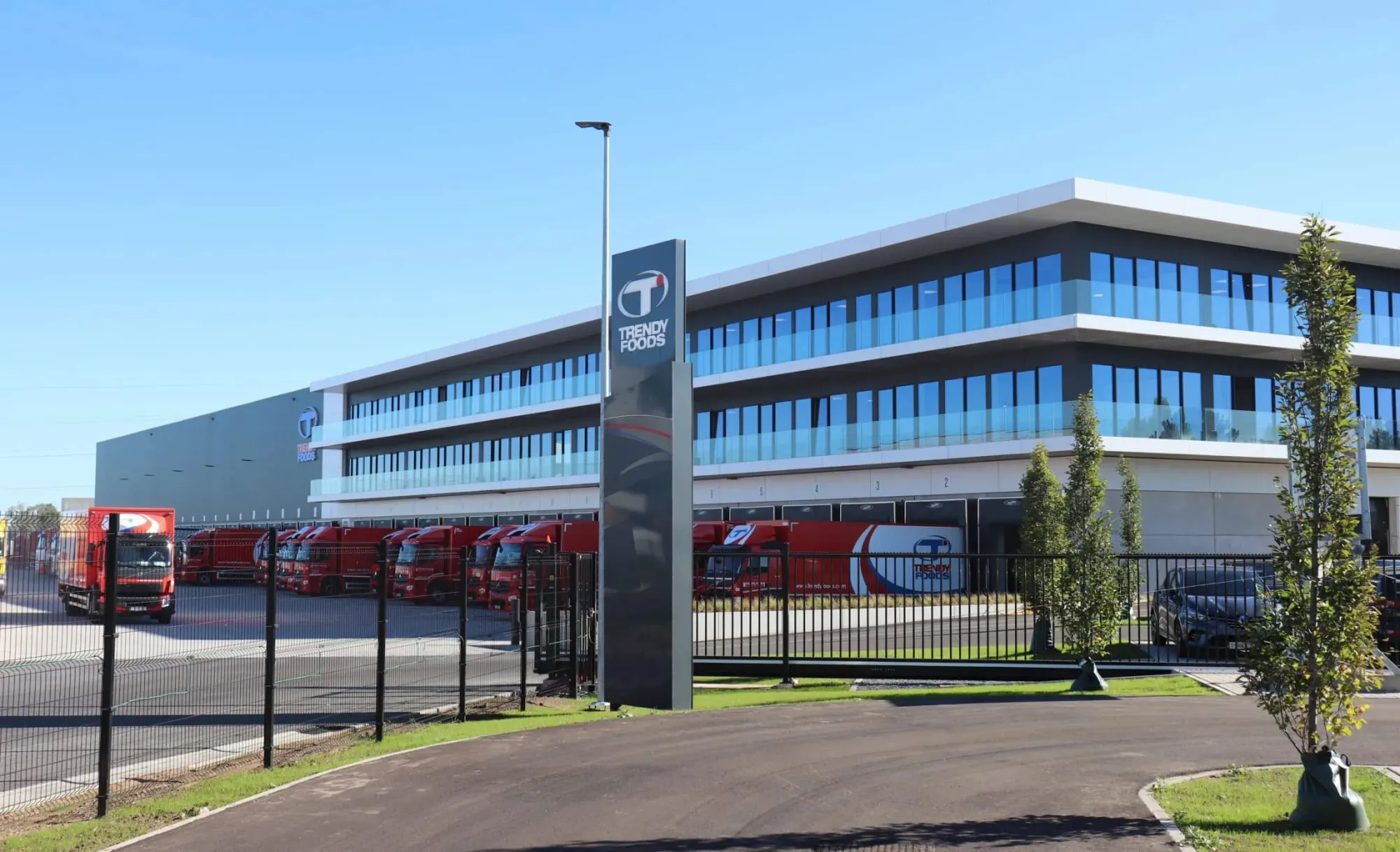 Siège de Trendy Foods, équipé de 500 kWc de solaire en toiture et de 60 bornes de recharge