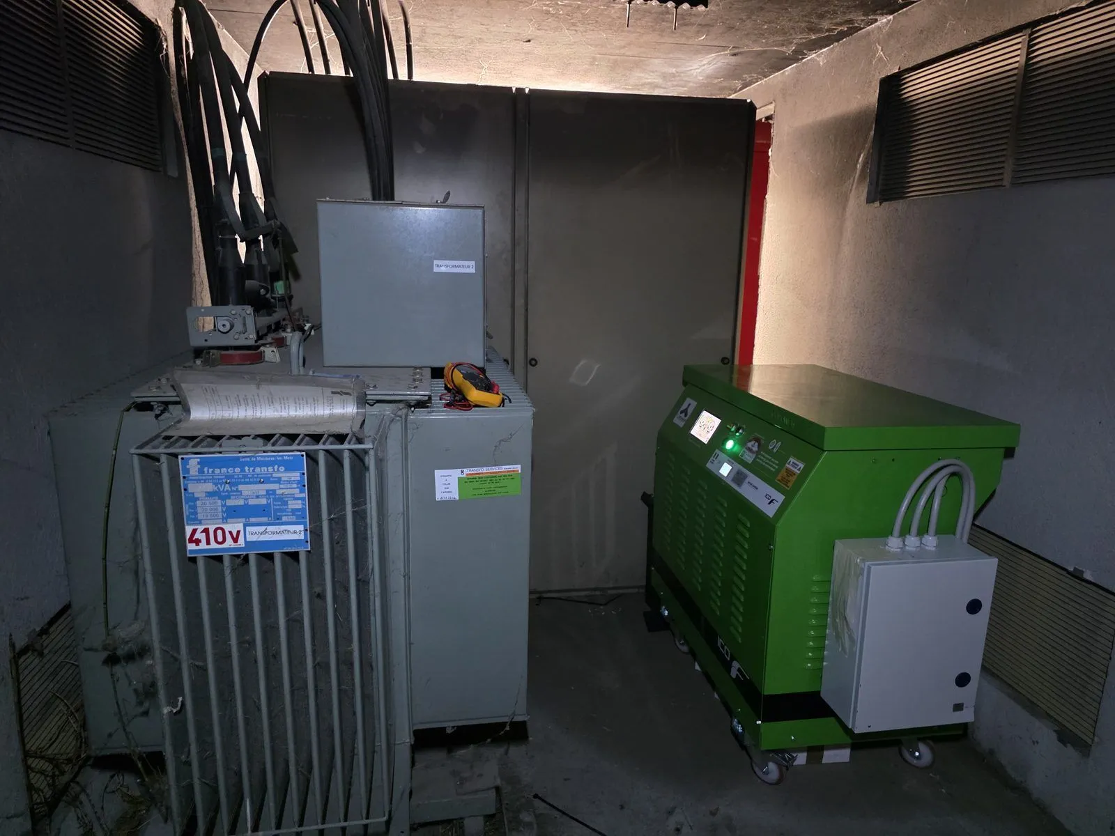 Een Icopower-unit naast een transformator