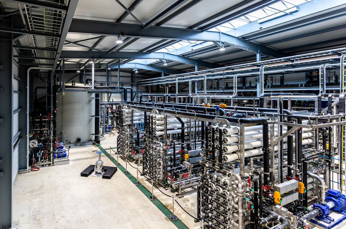 Les rangées de membranes de l'unité d'eau déminéralisée construite par Ekopak pour Vynova à Tessenderlo
