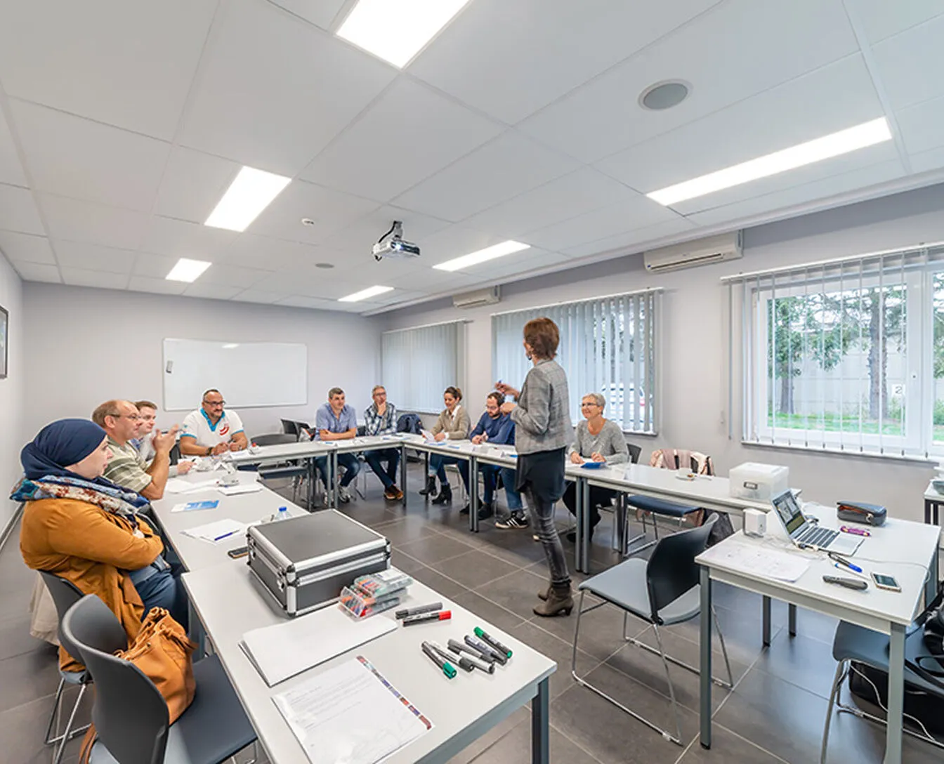 Un atelier dans une salle du centre de séminaires de CAP Innove