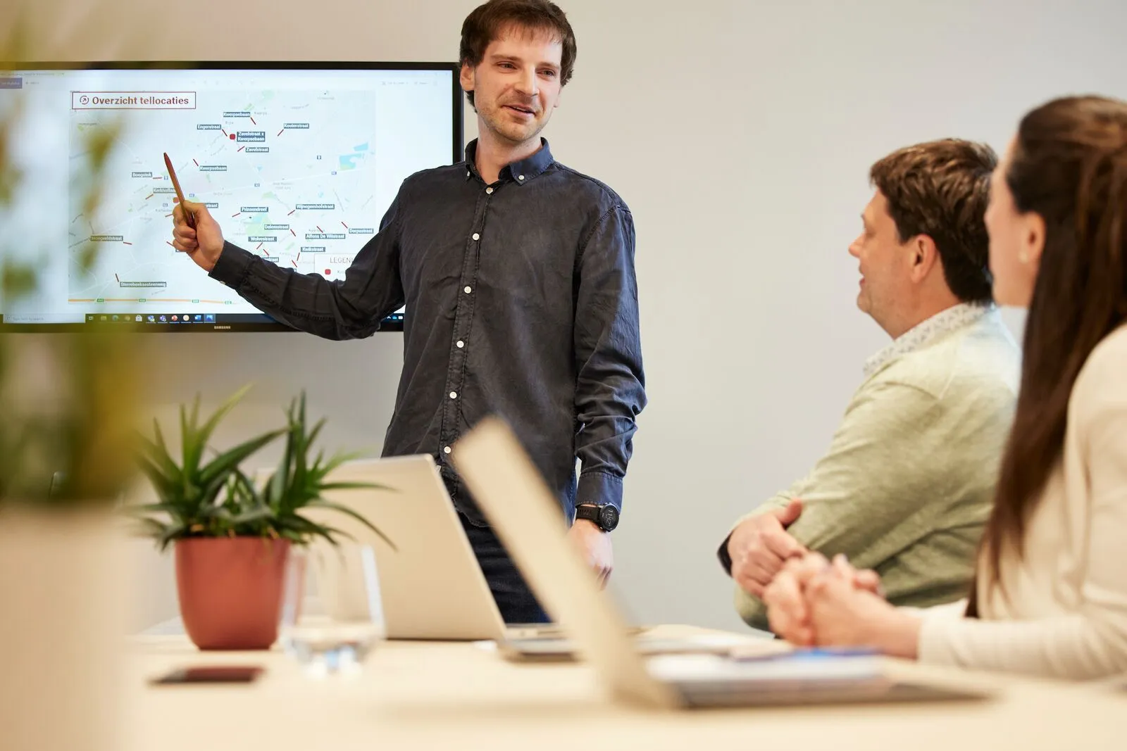 Un consultant de Traject présente une analyse de mobilité en atelier client