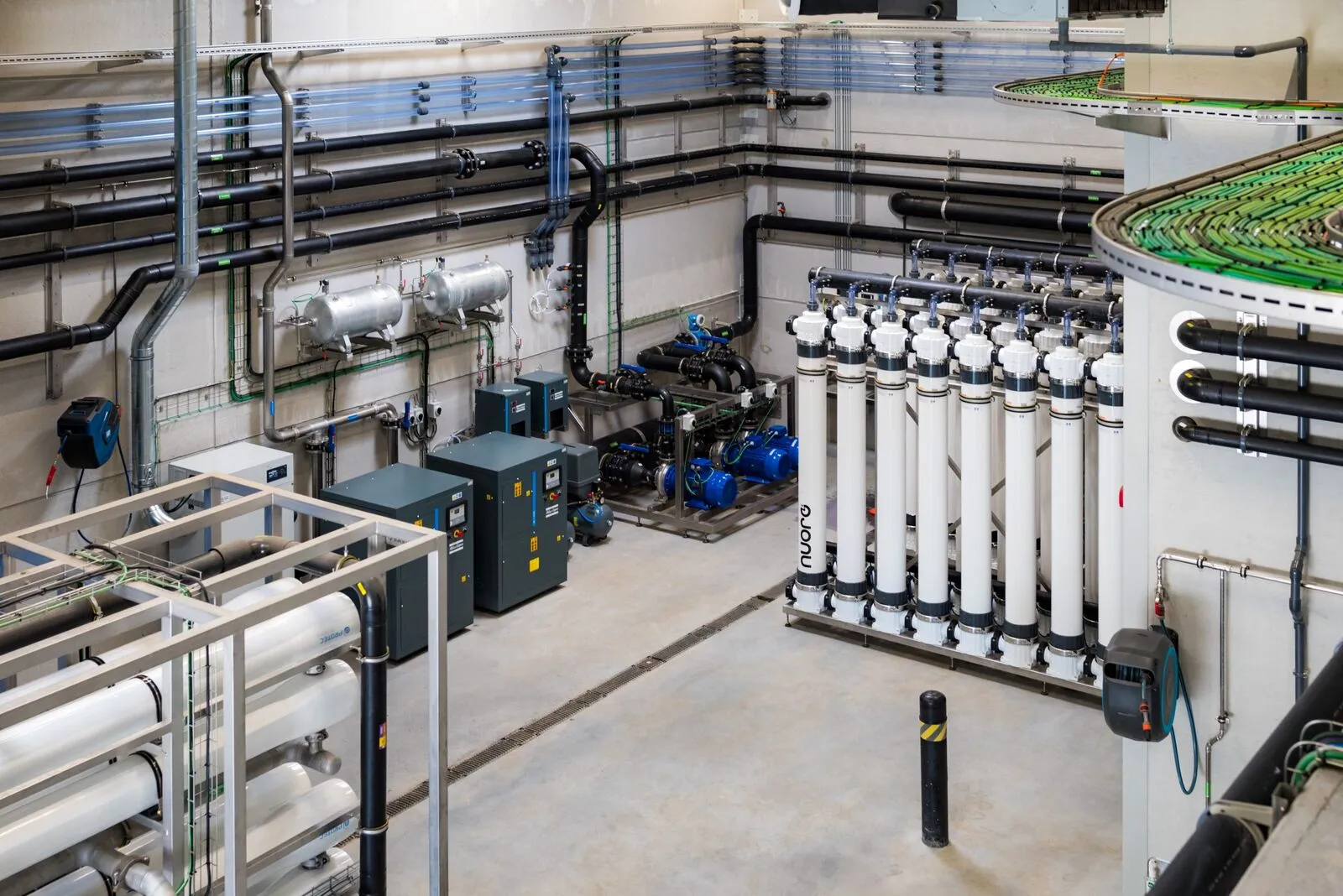 La salle d'ultrafiltration et d'osmose inverse de l'installation de réutilisation potable du WPC Hofstade à Alost